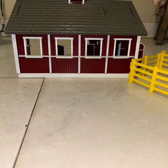 Breyer barn!🐴 (classic red barn!) - Picture 4 of 5